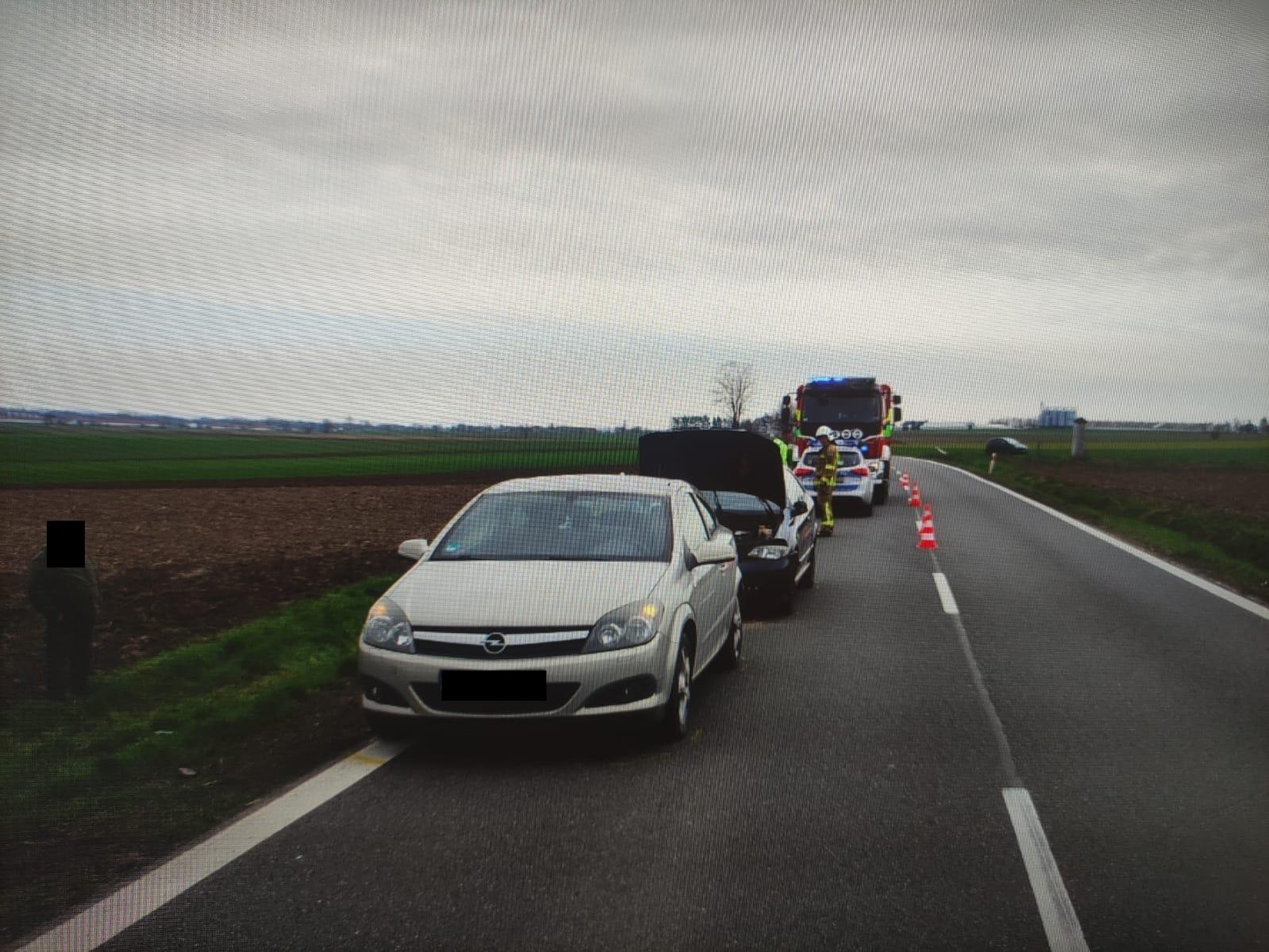 Zdjęcie w galerii na portalu naszraciborz.pl: Opel wjechał w opla na DK 45. Policja szuka sprawcy wiadomości z regionu