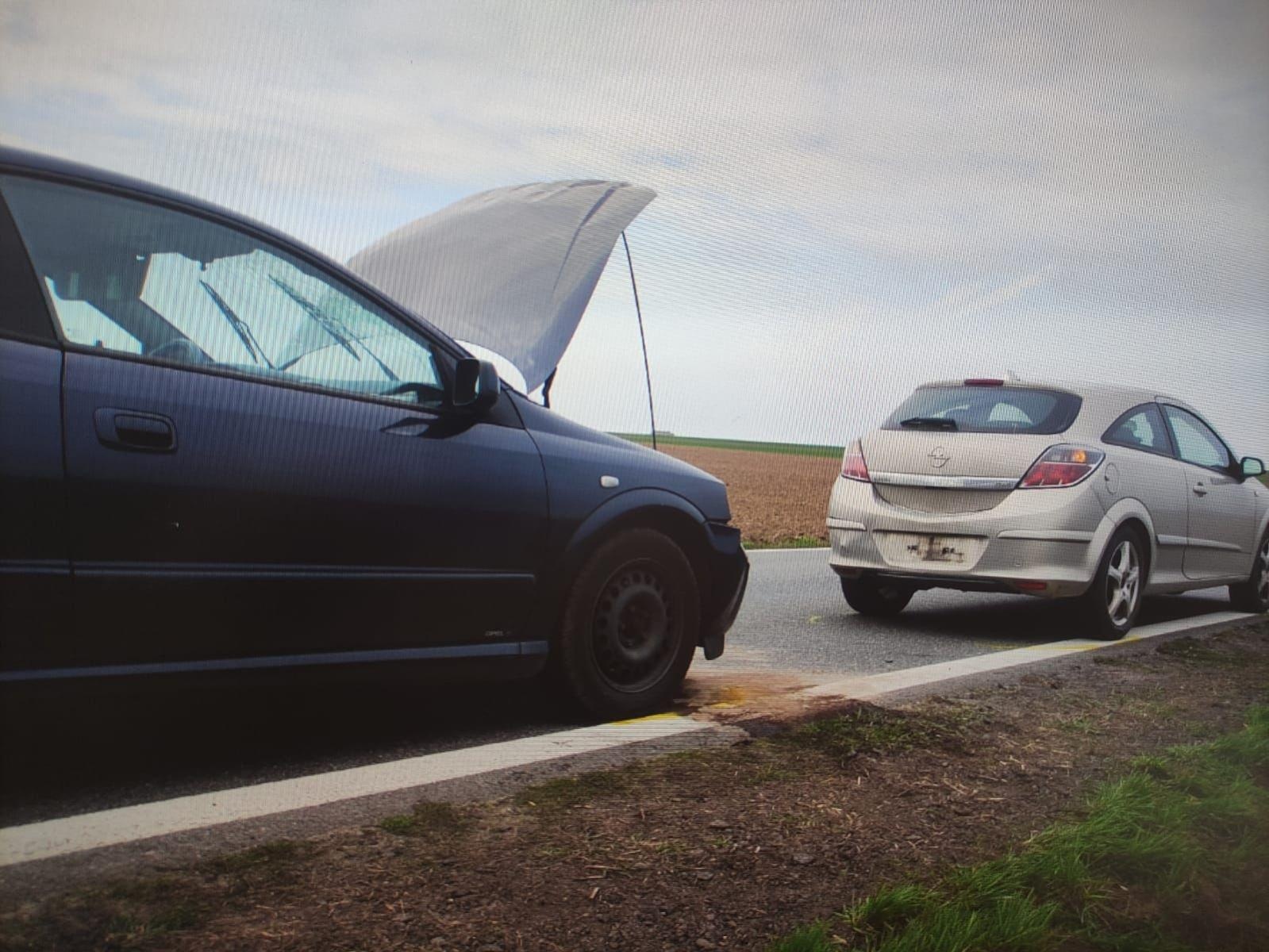 Zdjęcie w galerii na portalu naszraciborz.pl: Opel wjechał w opla na DK 45. Policja szuka sprawcy wiadomości z regionu