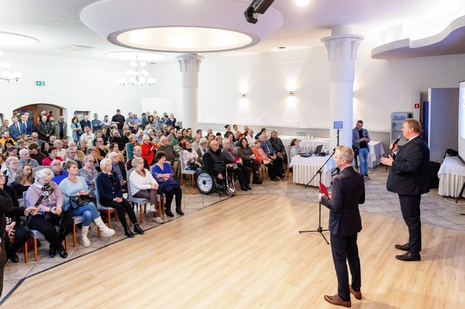 Zdjęcie w galerii na portalu naszraciborz.pl: Dariusz Polowy i drużyna Silnego Raciborza: jak zmieniło się nasze miasto i kto może rozwijać je dalej [video] wiadomości z regionu