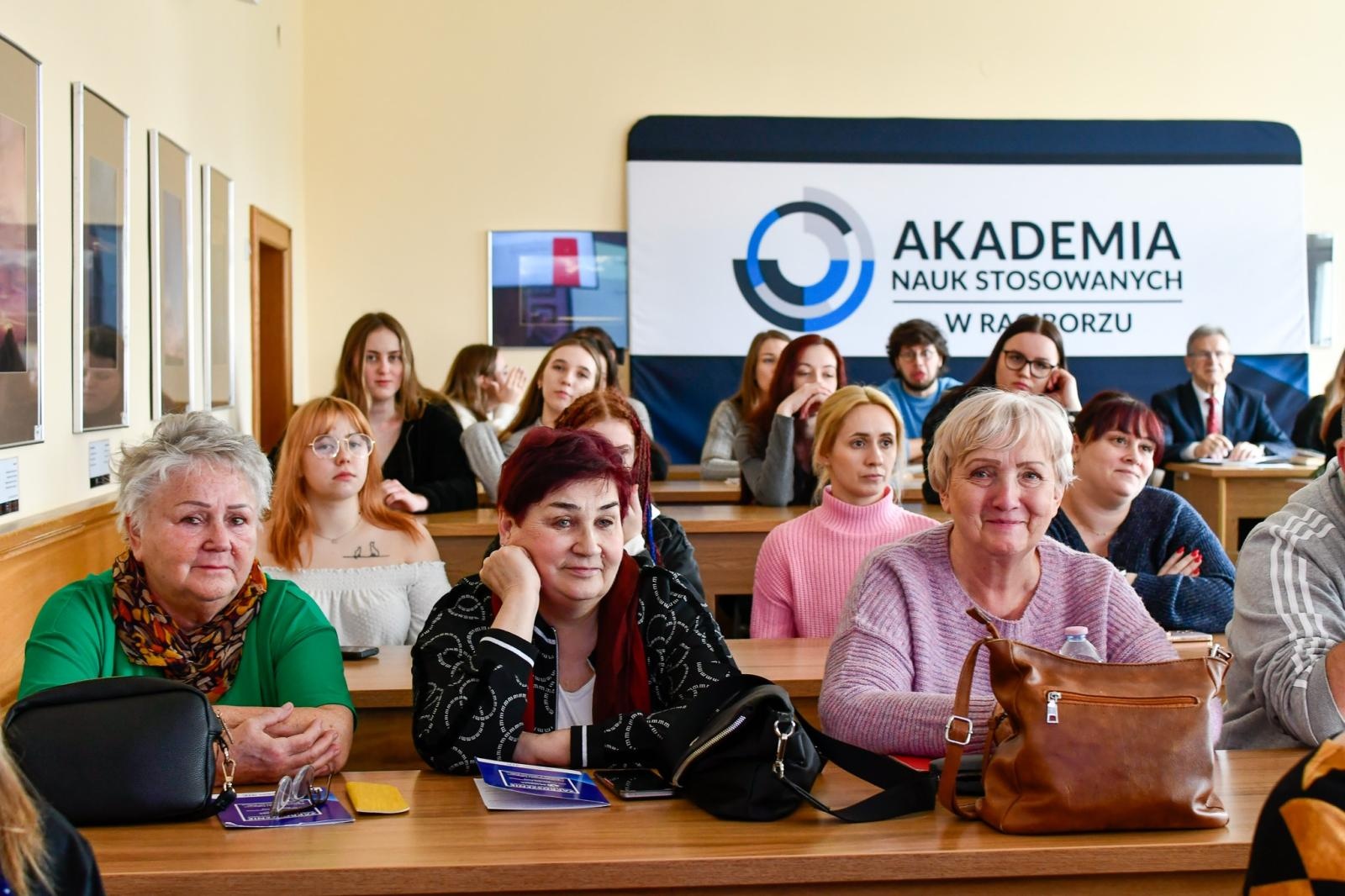 Zdjęcie w galerii na portalu naszraciborz.pl: XVII Raciborskie Seminarium Pedagogiczne wiadomości z regionu