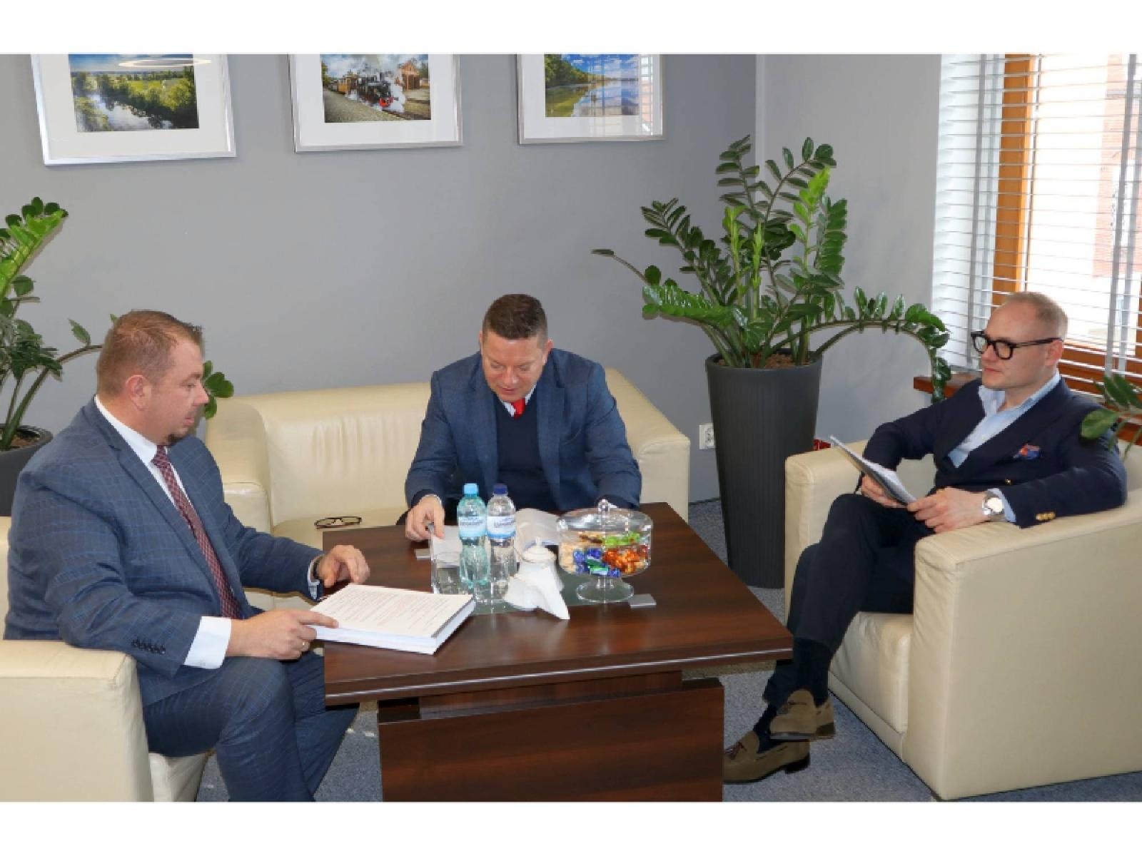 Zdjęcie w galerii na portalu naszraciborz.pl: Bardzo ważne spotkanie w Starostwie Powiatowym wiadomości z regionu