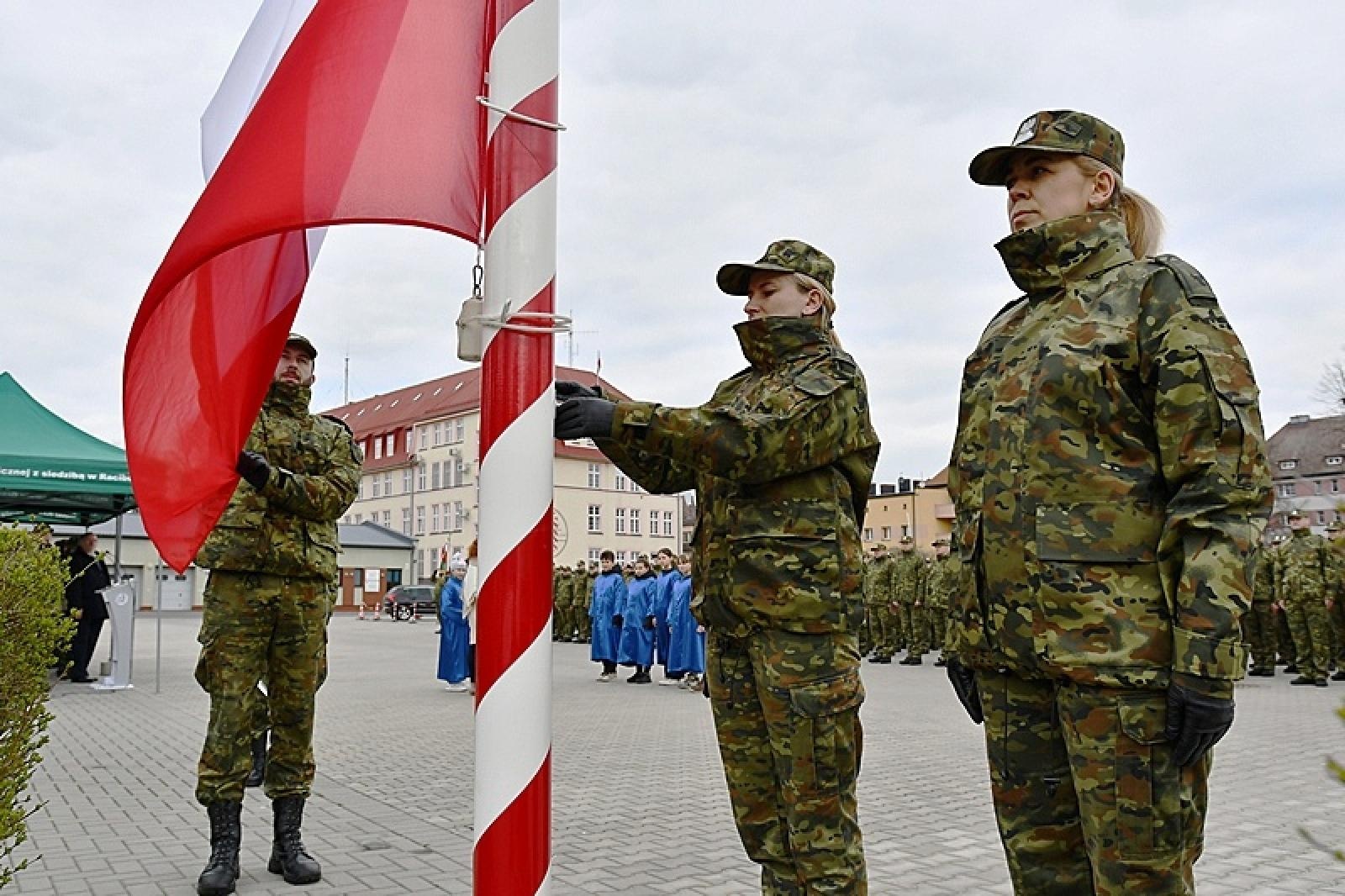 Zdjęcie w galerii na portalu naszraciborz.pl: Śląski Oddział Straży Granicznej w Raciborzu świętuje urodziny patrona wiadomości z regionu