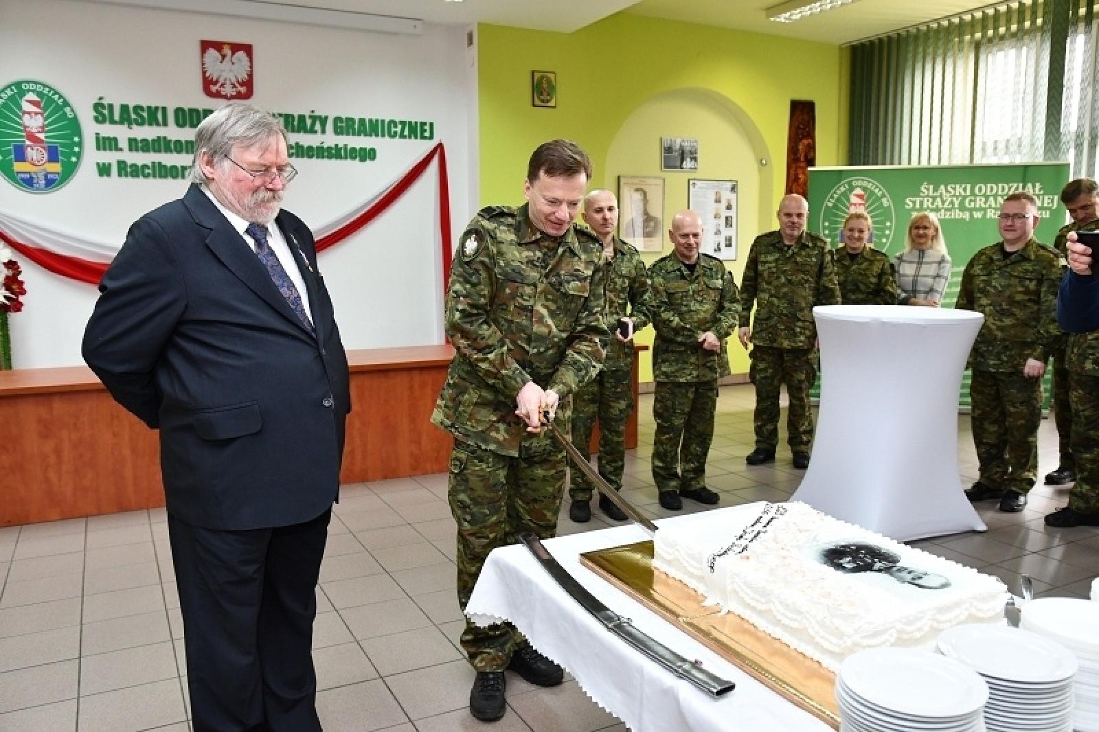 Zdjęcie w galerii na portalu naszraciborz.pl: Śląski Oddział Straży Granicznej w Raciborzu świętuje urodziny patrona wiadomości z regionu