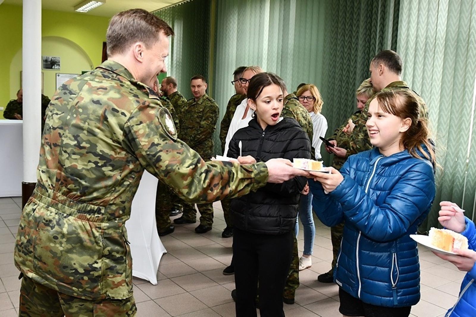 Zdjęcie w galerii na portalu naszraciborz.pl: Śląski Oddział Straży Granicznej w Raciborzu świętuje urodziny patrona wiadomości z regionu
