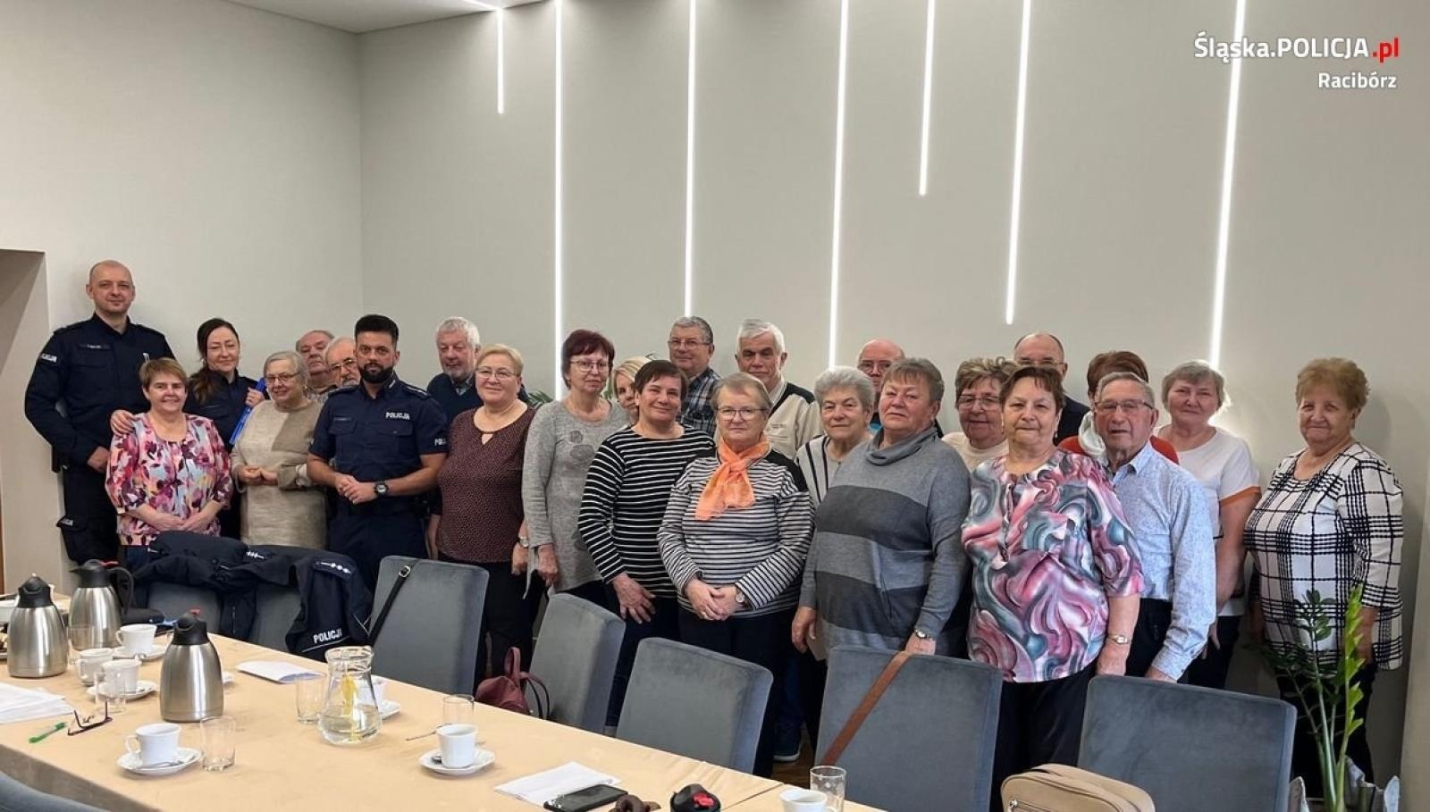 Zdjęcie w galerii na portalu naszraciborz.pl: Policjanci debatowali z seniorami w Borucinie wiadomości z regionu