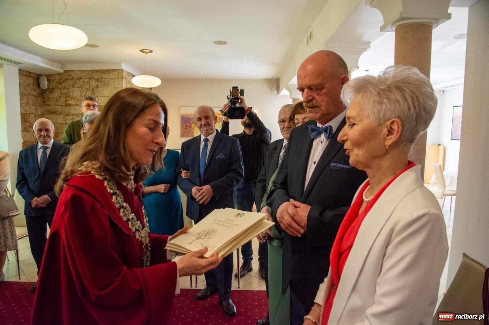 Zdjęcie w galerii na portalu naszraciborz.pl: Złote gody w raciborskim USC. Świętuje siedem par [FOTO i WIDEO] wiadomości z regionu