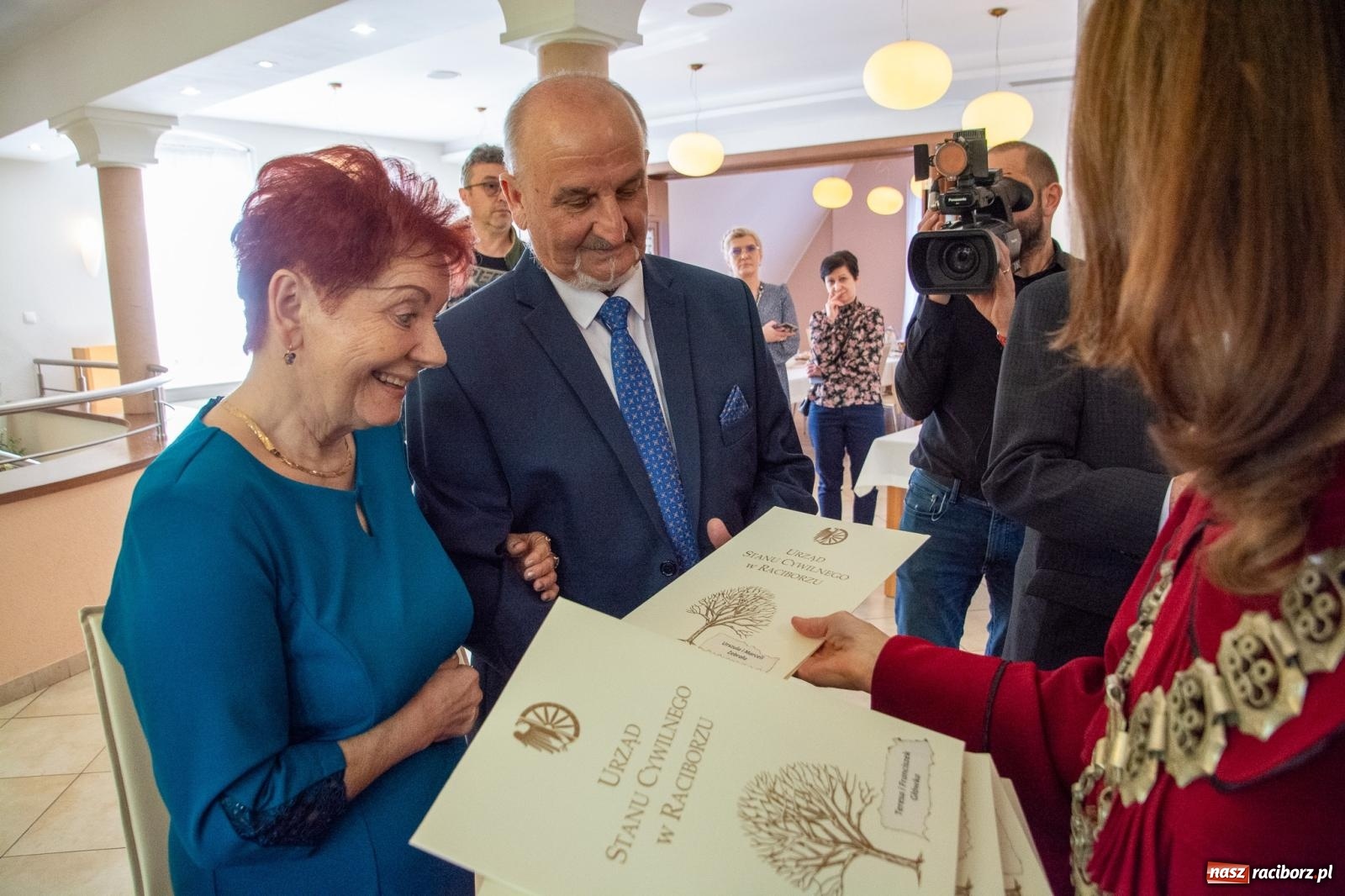 Zdjęcie w galerii na portalu naszraciborz.pl: Złote gody w raciborskim USC. Świętuje siedem par [FOTO i WIDEO] wiadomości z regionu