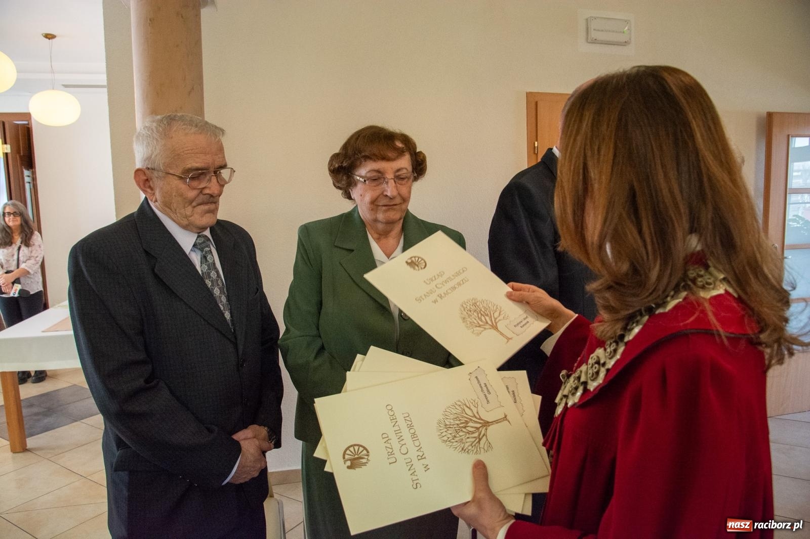 Zdjęcie w galerii na portalu naszraciborz.pl: Złote gody w raciborskim USC. Świętuje siedem par [FOTO i WIDEO] wiadomości z regionu