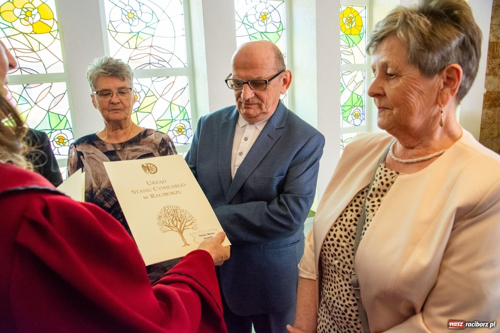 Zdjęcie w galerii na portalu naszraciborz.pl: Złote gody w raciborskim USC. Świętuje siedem par [FOTO i WIDEO] wiadomości z regionu