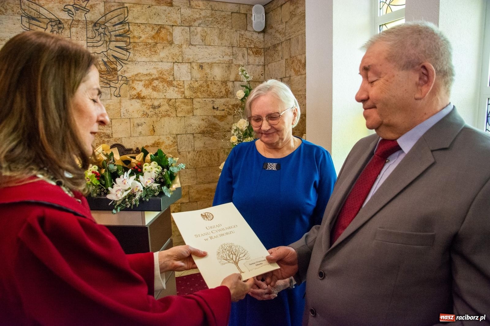 Zdjęcie w galerii na portalu naszraciborz.pl: Złote gody w raciborskim USC. Świętuje siedem par [FOTO i WIDEO] wiadomości z regionu