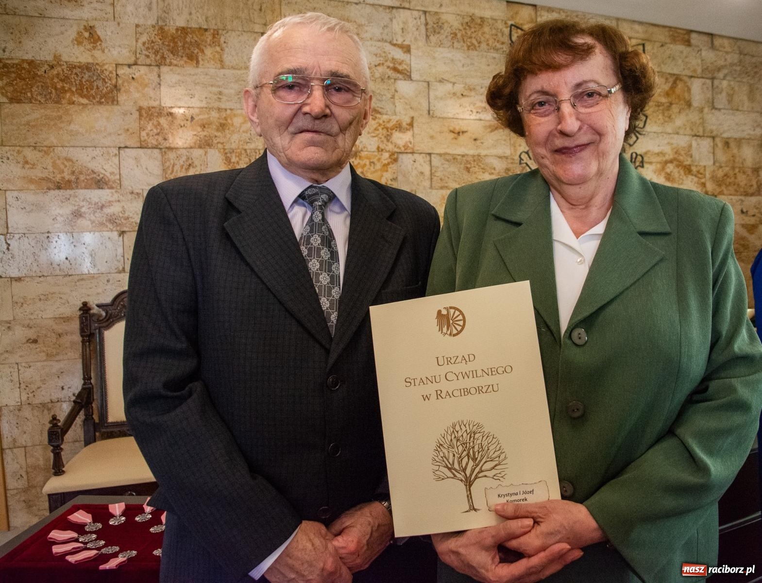 Zdjęcie w galerii na portalu naszraciborz.pl: Złote gody w raciborskim USC. Świętuje siedem par [FOTO i WIDEO] wiadomości z regionu