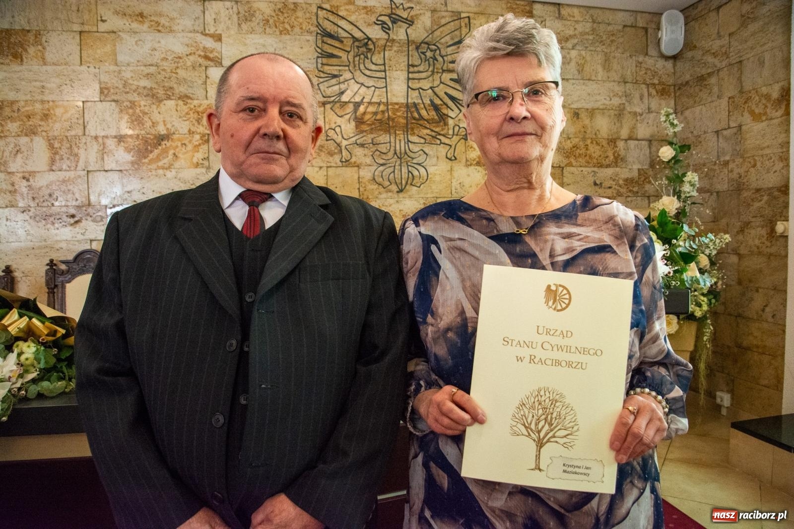 Zdjęcie w galerii na portalu naszraciborz.pl: Złote gody w raciborskim USC. Świętuje siedem par [FOTO i WIDEO] wiadomości z regionu