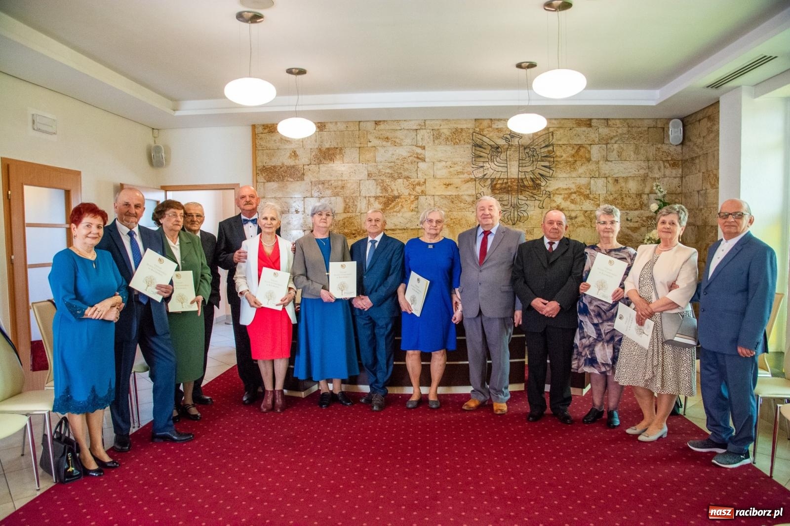 Zdjęcie w galerii na portalu naszraciborz.pl: Złote gody w raciborskim USC. Świętuje siedem par [FOTO i WIDEO] wiadomości z regionu