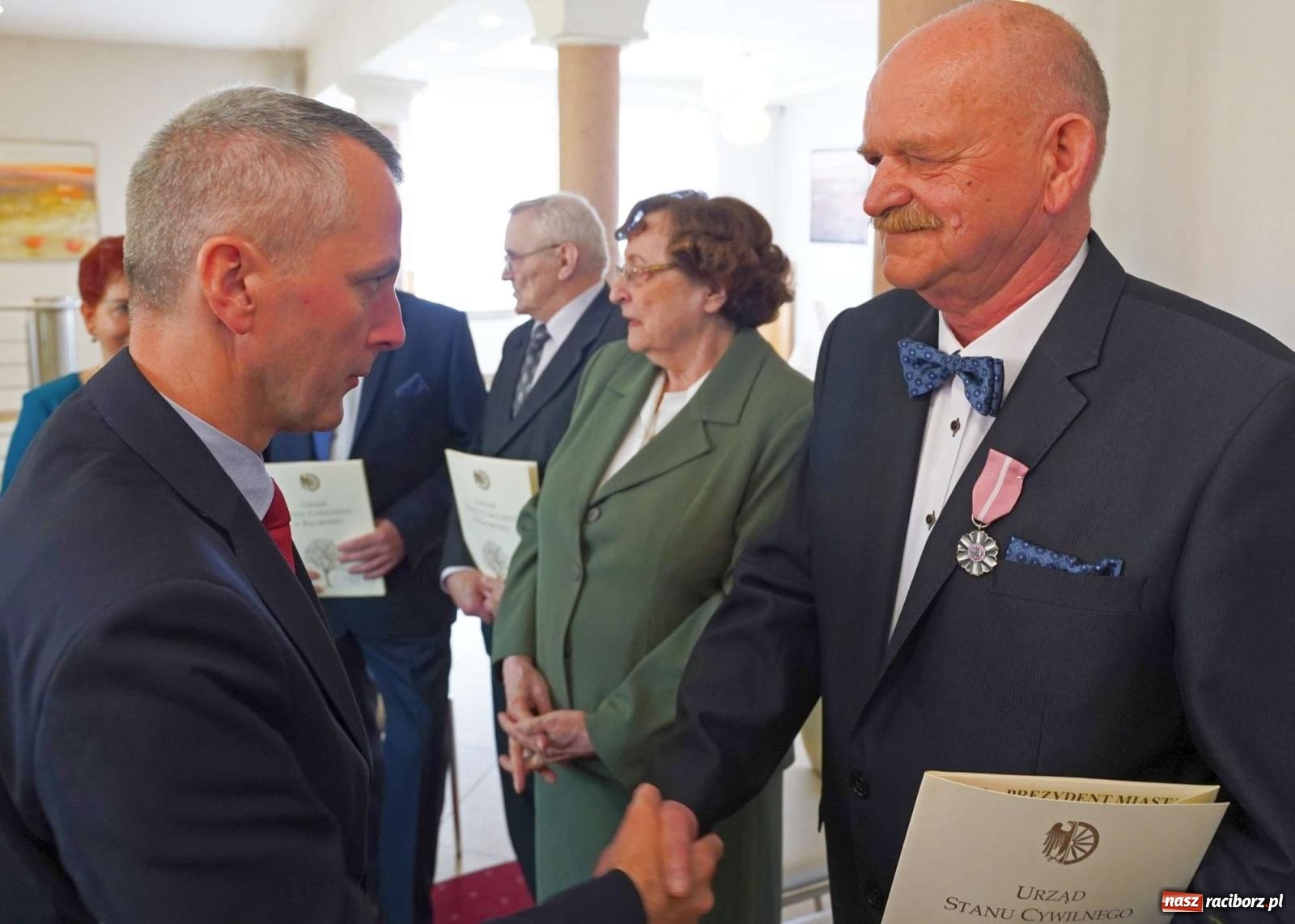 Zdjęcie w galerii na portalu naszraciborz.pl: Złote gody w raciborskim USC. Świętuje siedem par [FOTO i WIDEO] wiadomości z regionu
