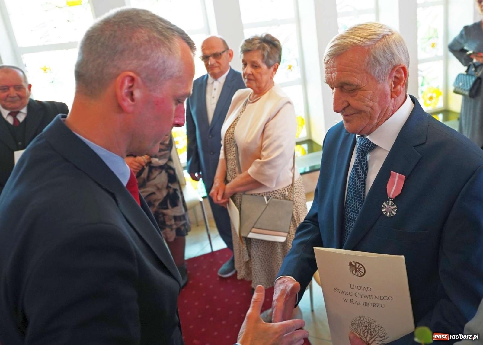 Zdjęcie w galerii na portalu naszraciborz.pl: Złote gody w raciborskim USC. Świętuje siedem par [FOTO i WIDEO] wiadomości z regionu