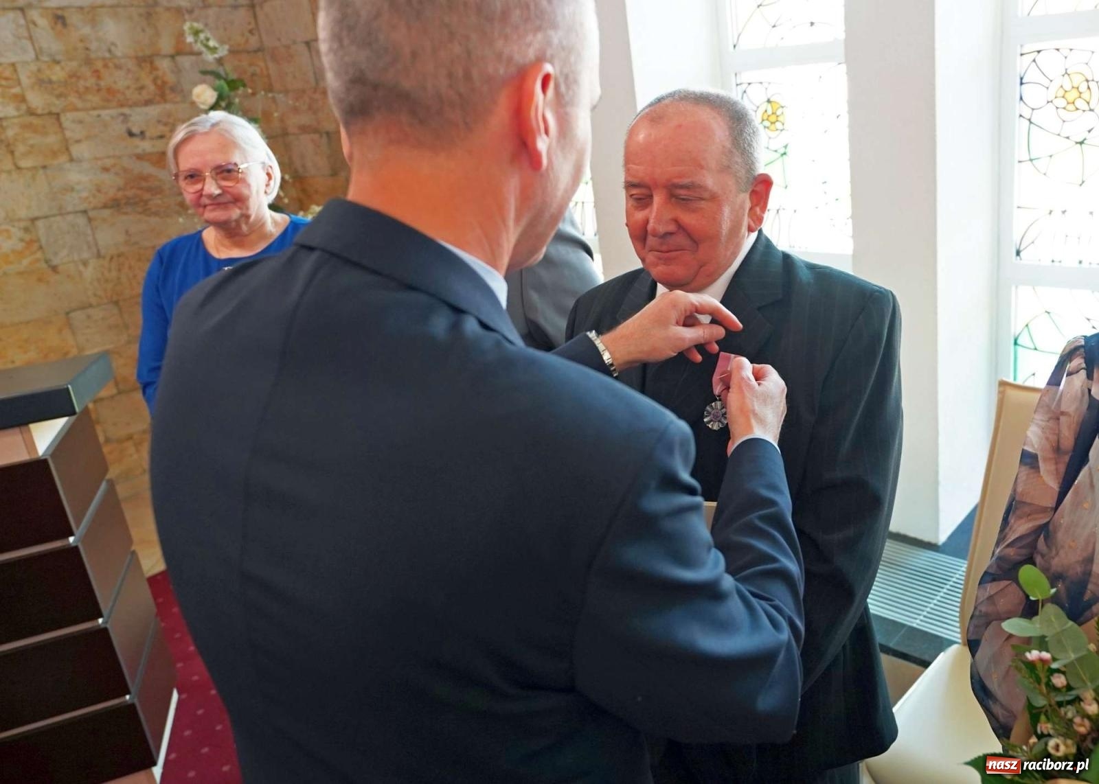 Zdjęcie w galerii na portalu naszraciborz.pl: Złote gody w raciborskim USC. Świętuje siedem par [FOTO i WIDEO] wiadomości z regionu