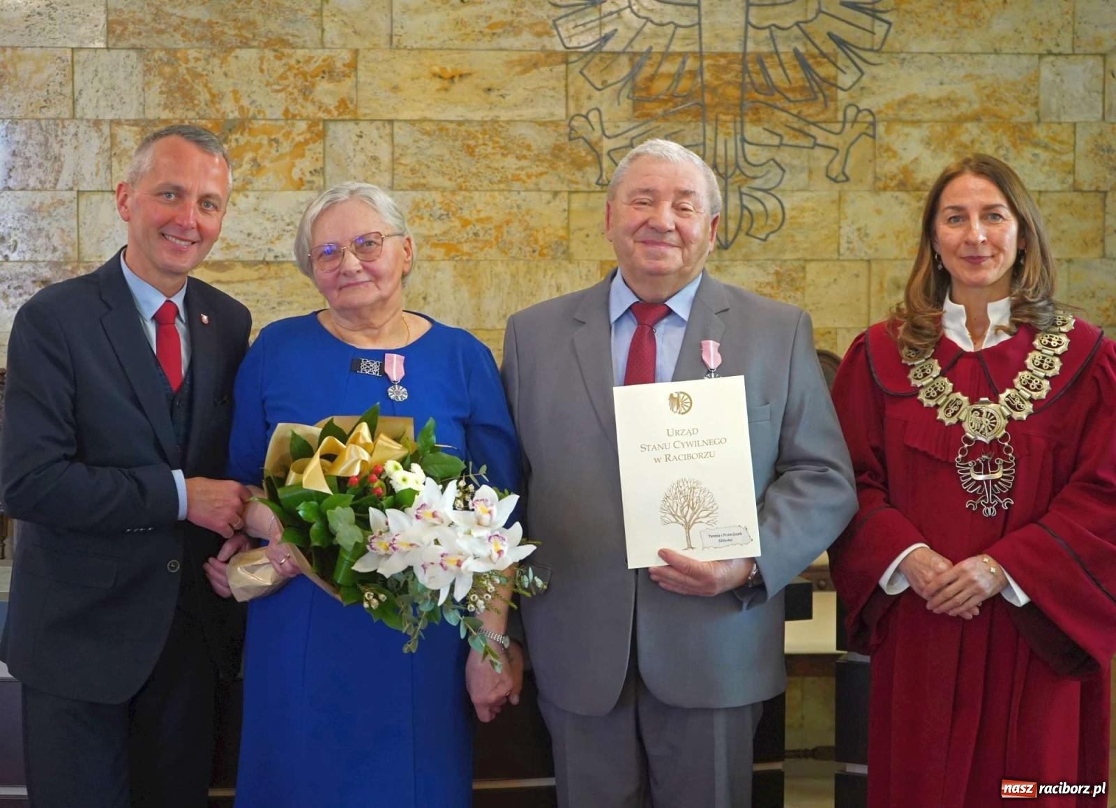 Zdjęcie w galerii na portalu naszraciborz.pl: Złote gody w raciborskim USC. Świętuje siedem par [FOTO i WIDEO] wiadomości z regionu