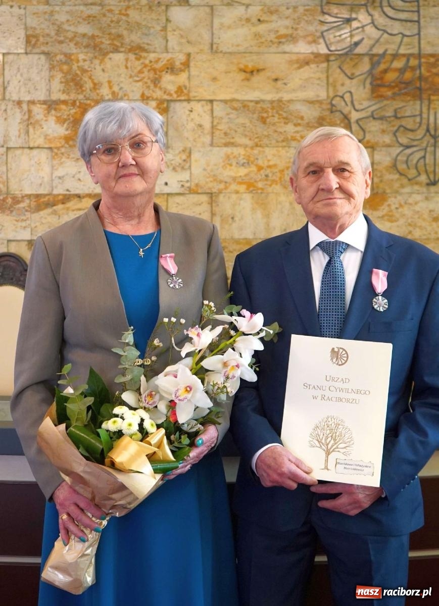 Zdjęcie w galerii na portalu naszraciborz.pl: Złote gody w raciborskim USC. Świętuje siedem par [FOTO i WIDEO] wiadomości z regionu