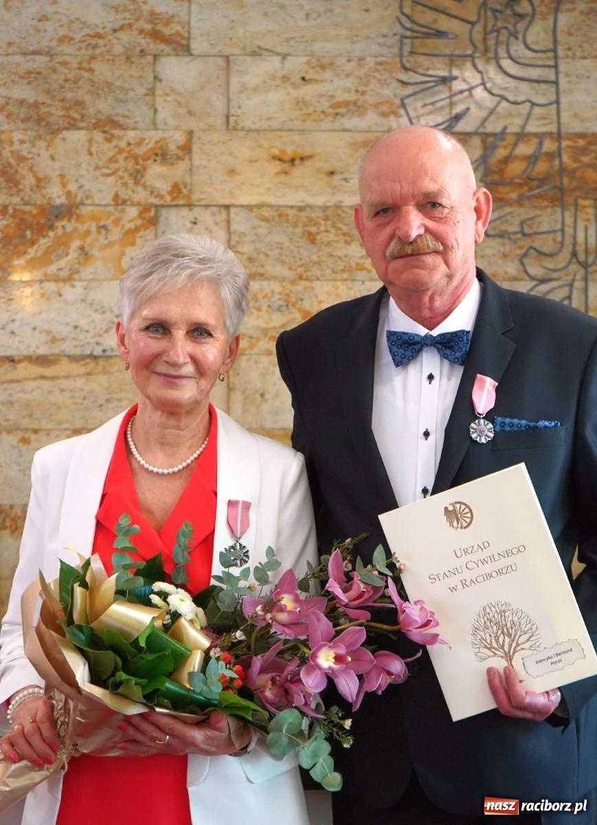 Zdjęcie w galerii na portalu naszraciborz.pl: Złote gody w raciborskim USC. Świętuje siedem par [FOTO i WIDEO] wiadomości z regionu