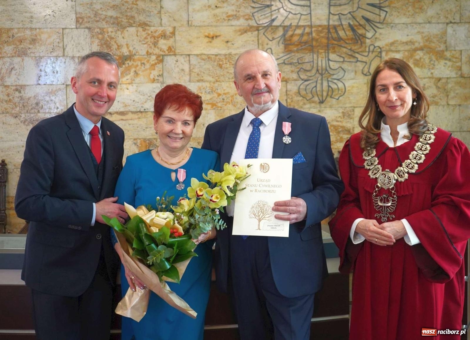 Zdjęcie w galerii na portalu naszraciborz.pl: Złote gody w raciborskim USC. Świętuje siedem par [FOTO i WIDEO] wiadomości z regionu