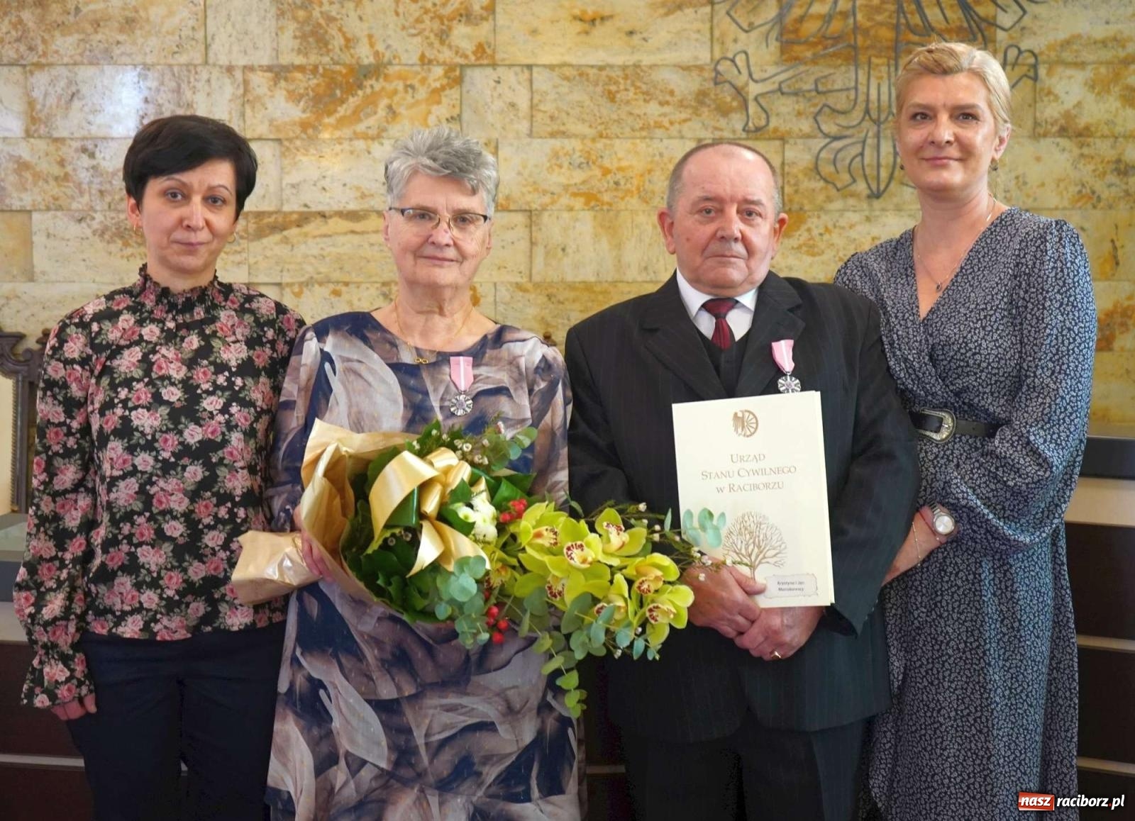 Zdjęcie w galerii na portalu naszraciborz.pl: Złote gody w raciborskim USC. Świętuje siedem par [FOTO i WIDEO] wiadomości z regionu