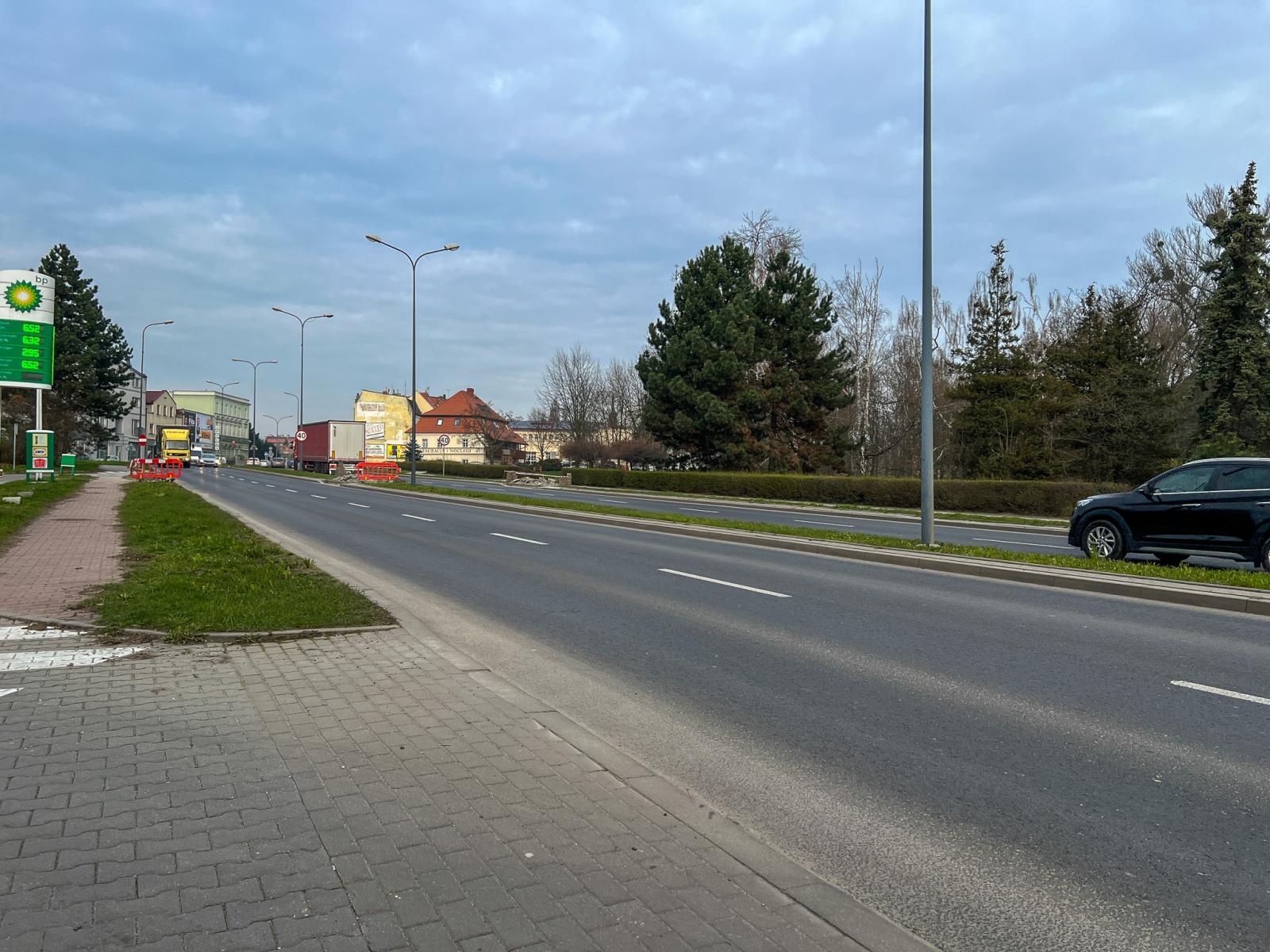 Zdjęcie w galerii na portalu naszraciborz.pl: Na Odrostradzie powstaje przejście dla pieszych [LOKALIZACJA] wiadomości z regionu