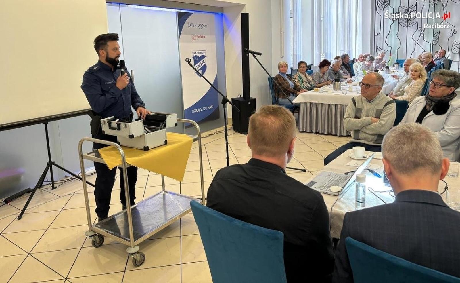 Zdjęcie w galerii na portalu naszraciborz.pl: Raciborscy policjanci w projekcie Bądź Pro-Zdro wiadomości z regionu