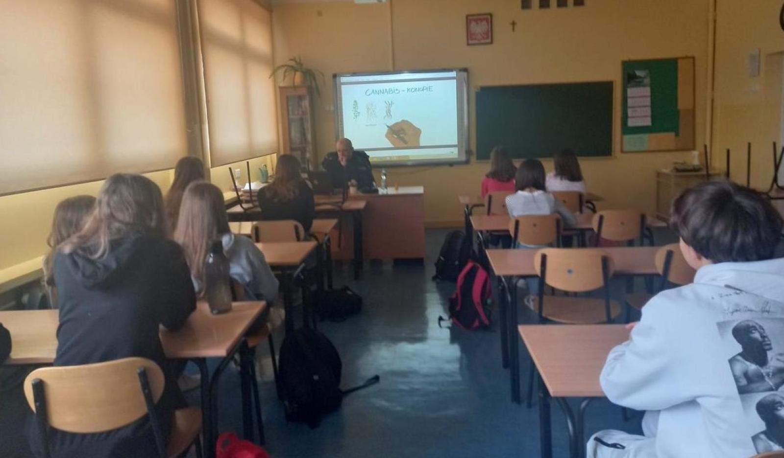 Zdjęcie w galerii na portalu naszraciborz.pl: Odpowiedzialność prawna nieletnich. Policyjna pogadanka w Borucinie i Krzyżanowicach wiadomości z regionu