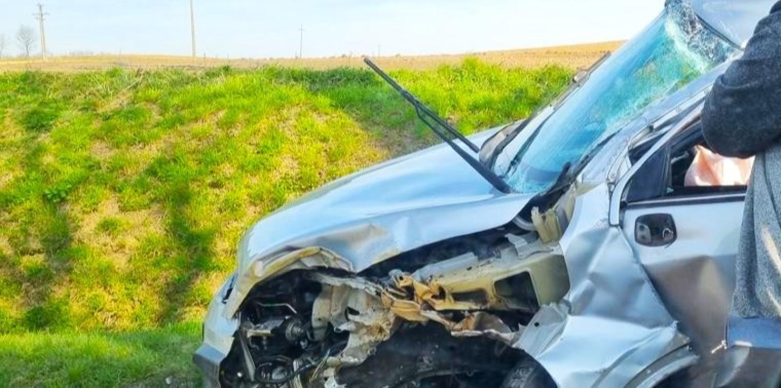 Zdjęcie w galerii na portalu naszraciborz.pl: Opel uderzył w drzewo w Makowie [FOTO] wiadomości z regionu