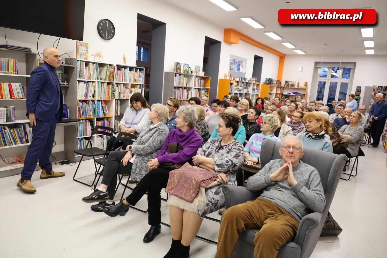 Zdjęcie w galerii na portalu naszraciborz.pl: Gdyby ziemia Izraela-Palestyna potrafiła mówić… Dr Michał Szczepaniak w bibliotece wiadomości z regionu