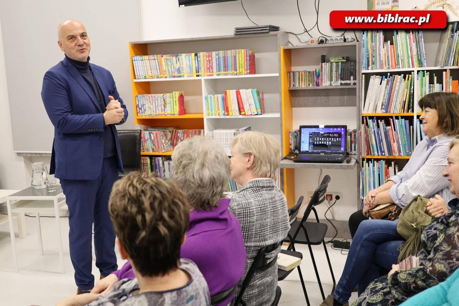 Zdjęcie w galerii na portalu naszraciborz.pl: Gdyby ziemia Izraela-Palestyna potrafiła mówić… Dr Michał Szczepaniak w bibliotece wiadomości z regionu