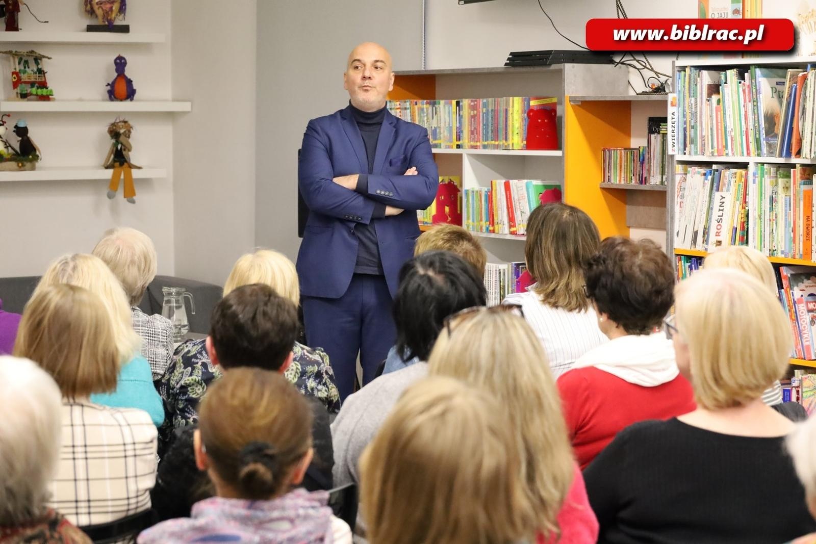 Zdjęcie w galerii na portalu naszraciborz.pl: Gdyby ziemia Izraela-Palestyna potrafiła mówić… Dr Michał Szczepaniak w bibliotece wiadomości z regionu