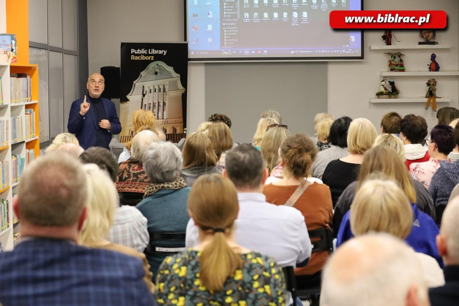 Zdjęcie w galerii na portalu naszraciborz.pl: Gdyby ziemia Izraela-Palestyna potrafiła mówić… Dr Michał Szczepaniak w bibliotece wiadomości z regionu
