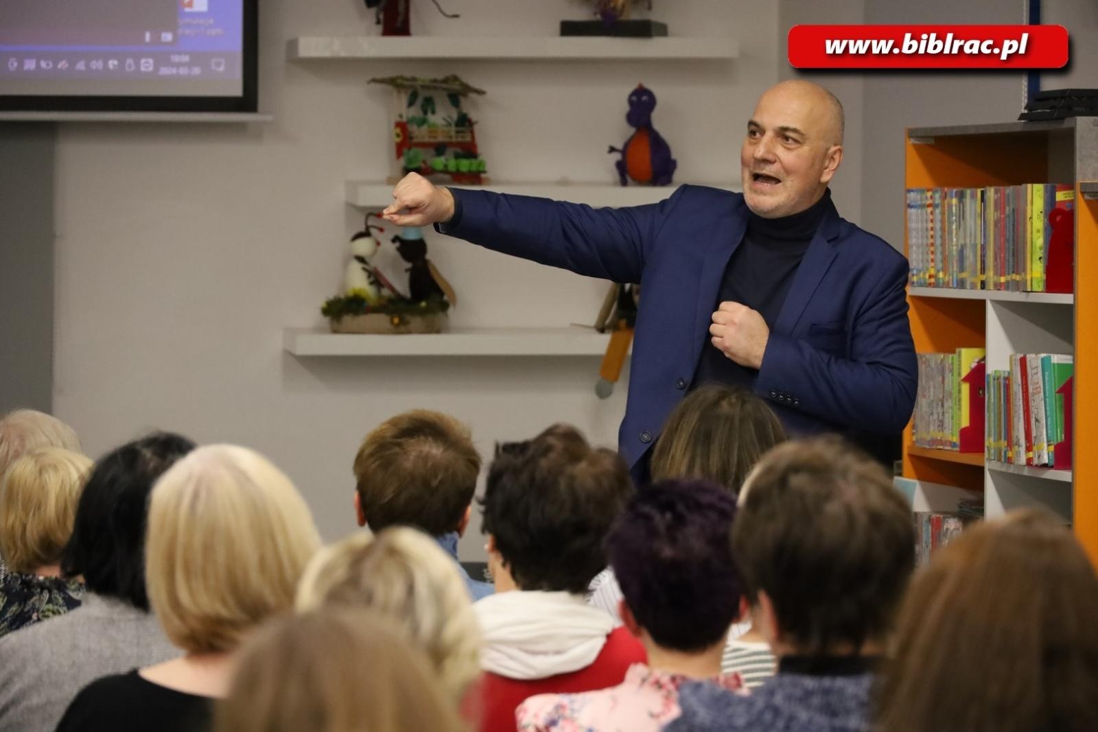 Zdjęcie w galerii na portalu naszraciborz.pl: Gdyby ziemia Izraela-Palestyna potrafiła mówić… Dr Michał Szczepaniak w bibliotece wiadomości z regionu