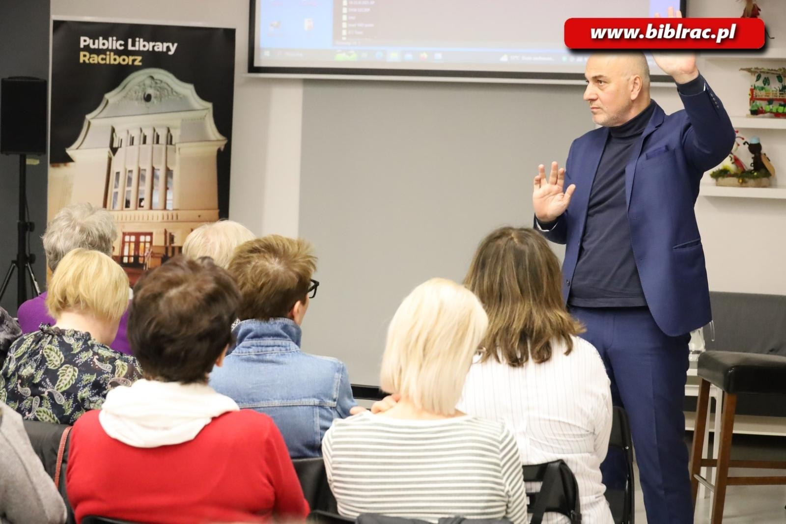 Zdjęcie w galerii na portalu naszraciborz.pl: Gdyby ziemia Izraela-Palestyna potrafiła mówić… Dr Michał Szczepaniak w bibliotece wiadomości z regionu