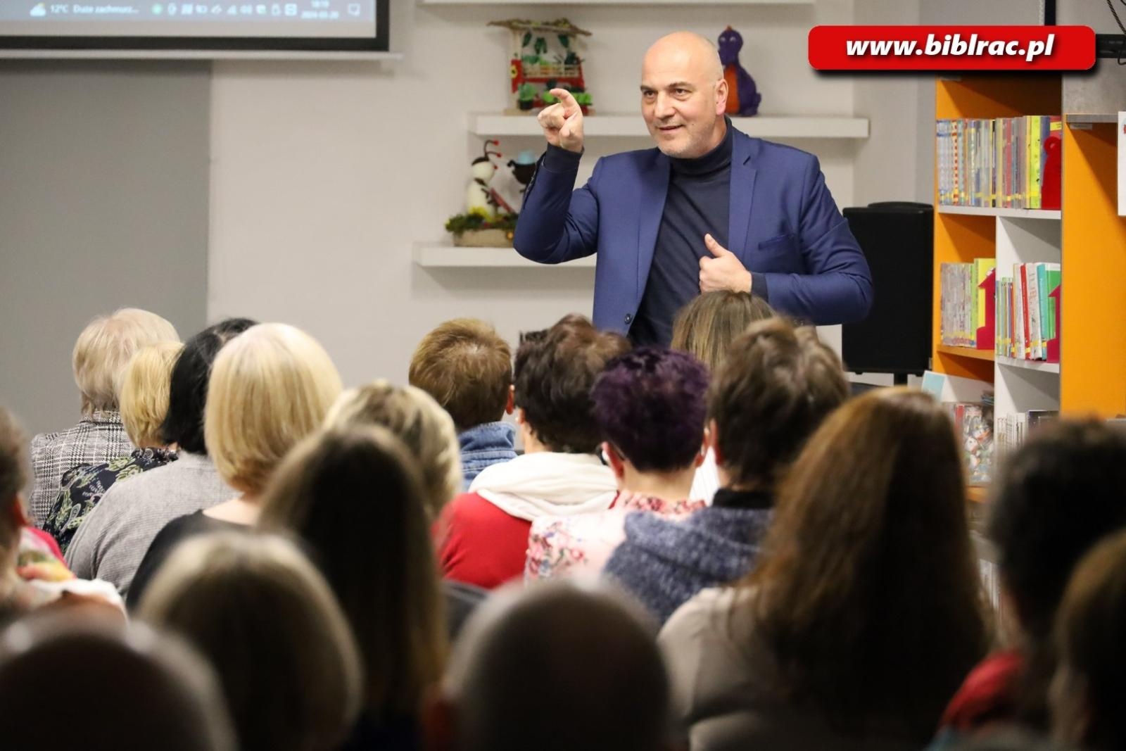 Zdjęcie w galerii na portalu naszraciborz.pl: Gdyby ziemia Izraela-Palestyna potrafiła mówić… Dr Michał Szczepaniak w bibliotece wiadomości z regionu