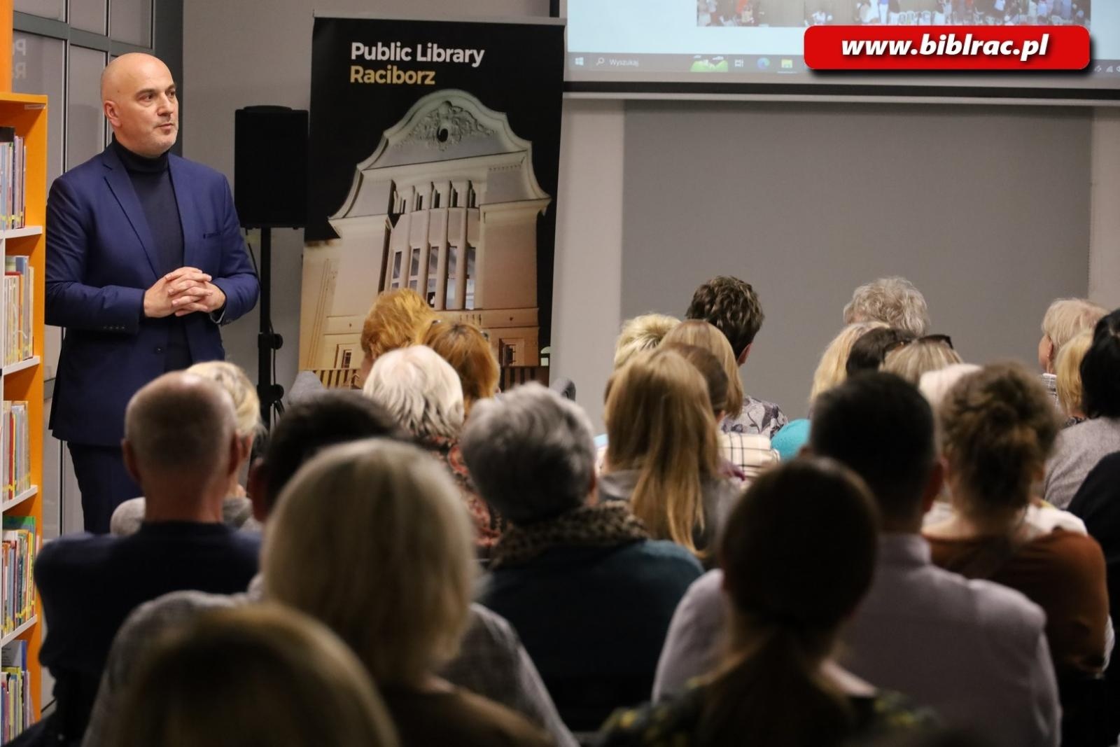 Zdjęcie w galerii na portalu naszraciborz.pl: Gdyby ziemia Izraela-Palestyna potrafiła mówić… Dr Michał Szczepaniak w bibliotece wiadomości z regionu