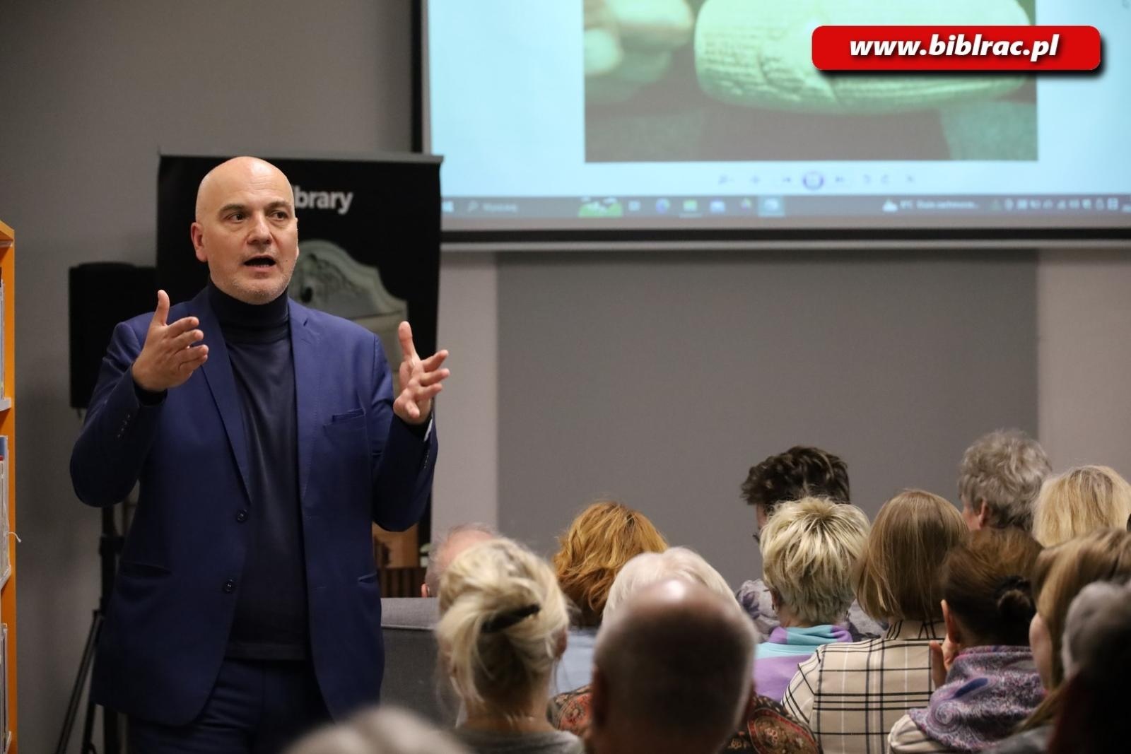 Zdjęcie w galerii na portalu naszraciborz.pl: Gdyby ziemia Izraela-Palestyna potrafiła mówić… Dr Michał Szczepaniak w bibliotece wiadomości z regionu