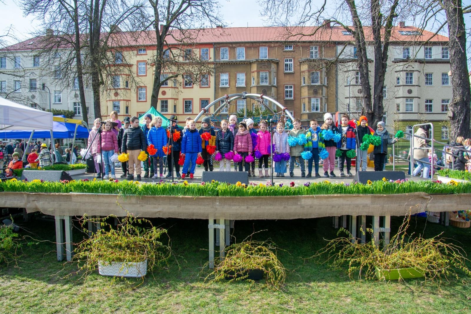 Zdjęcie w galerii na portalu naszraciborz.pl: Piknik na powitanie wiosny w parku Jordanowskim [FOTO i WIDEO] wiadomości z regionu