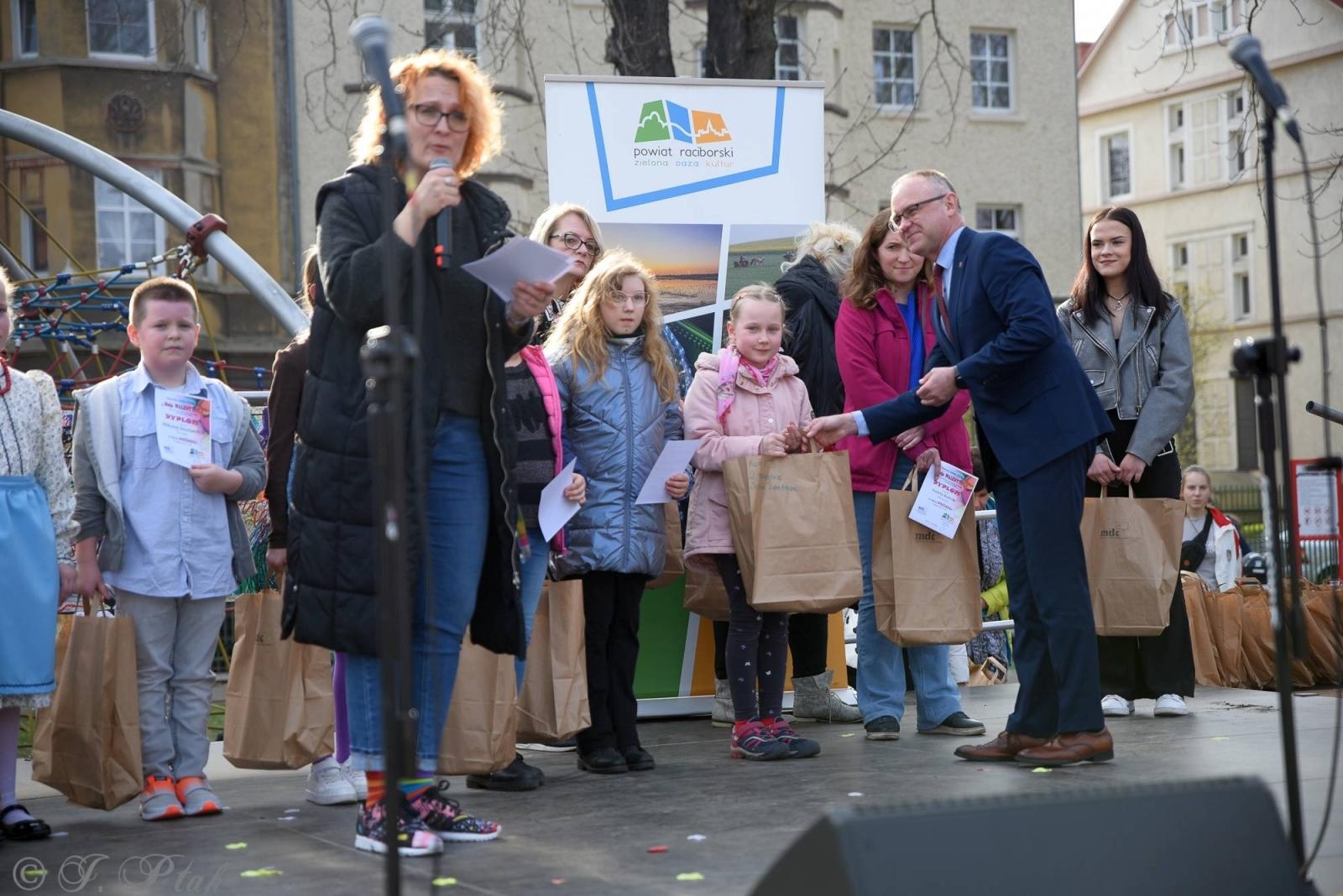 Zdjęcie w galerii na portalu naszraciborz.pl: Piknik na powitanie wiosny w parku Jordanowskim [FOTO i WIDEO] wiadomości z regionu