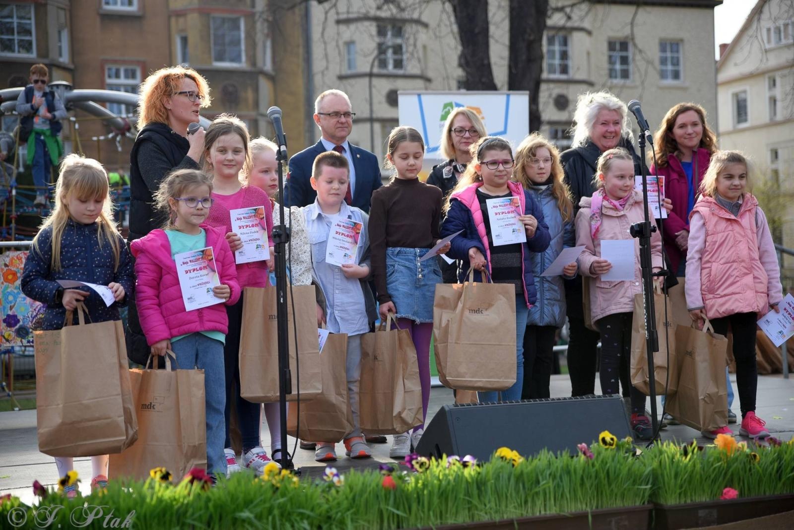 Zdjęcie w galerii na portalu naszraciborz.pl: Piknik na powitanie wiosny w parku Jordanowskim [FOTO i WIDEO] wiadomości z regionu