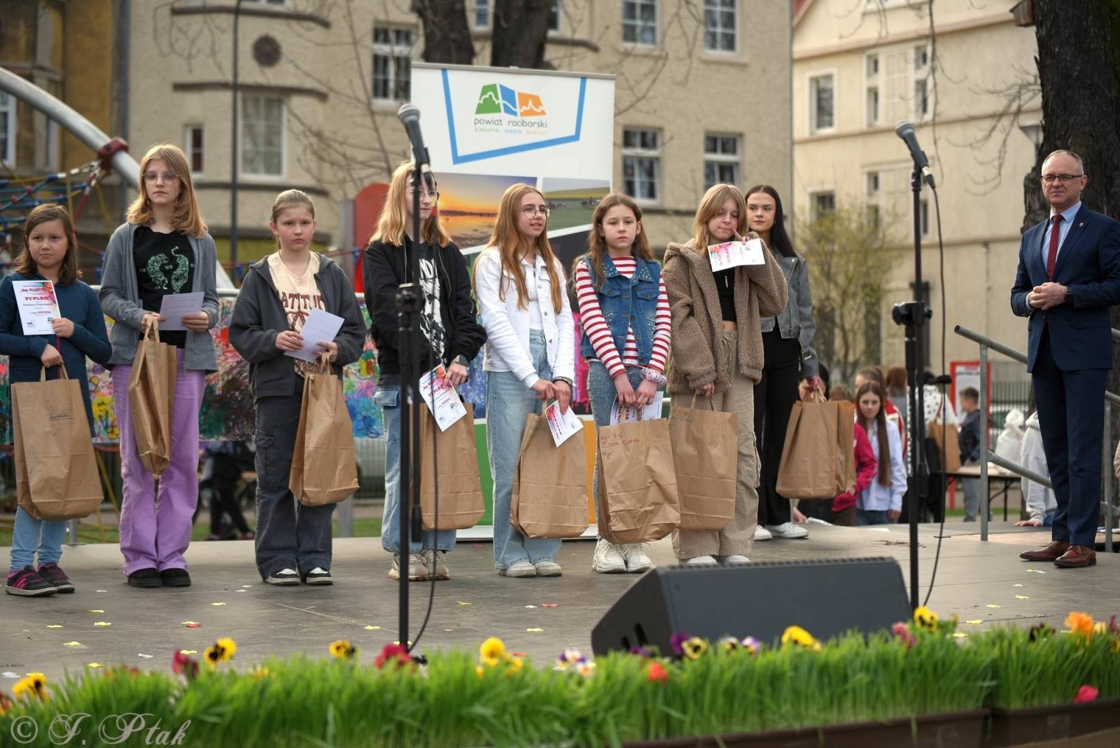 Zdjęcie w galerii na portalu naszraciborz.pl: Piknik na powitanie wiosny w parku Jordanowskim [FOTO i WIDEO] wiadomości z regionu