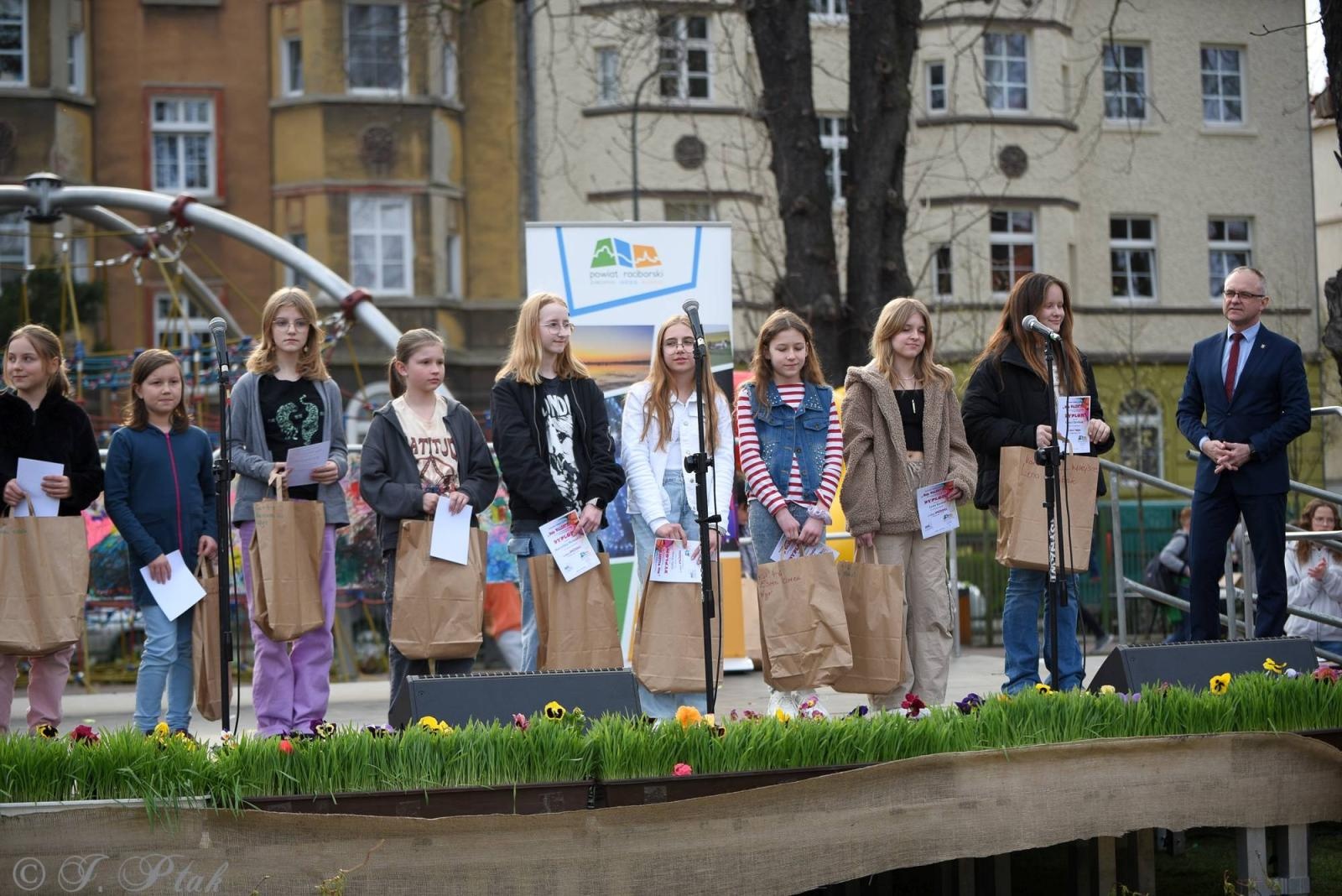 Zdjęcie w galerii na portalu naszraciborz.pl: Piknik na powitanie wiosny w parku Jordanowskim [FOTO i WIDEO] wiadomości z regionu