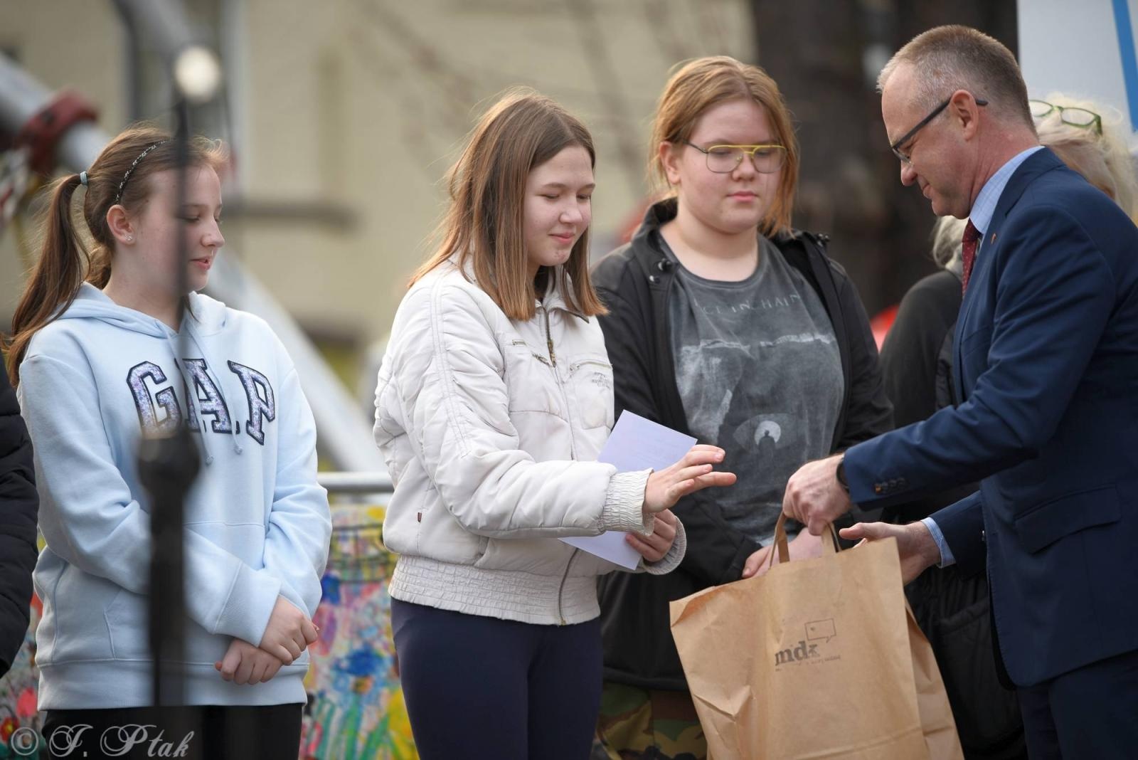 Zdjęcie w galerii na portalu naszraciborz.pl: Piknik na powitanie wiosny w parku Jordanowskim [FOTO i WIDEO] wiadomości z regionu