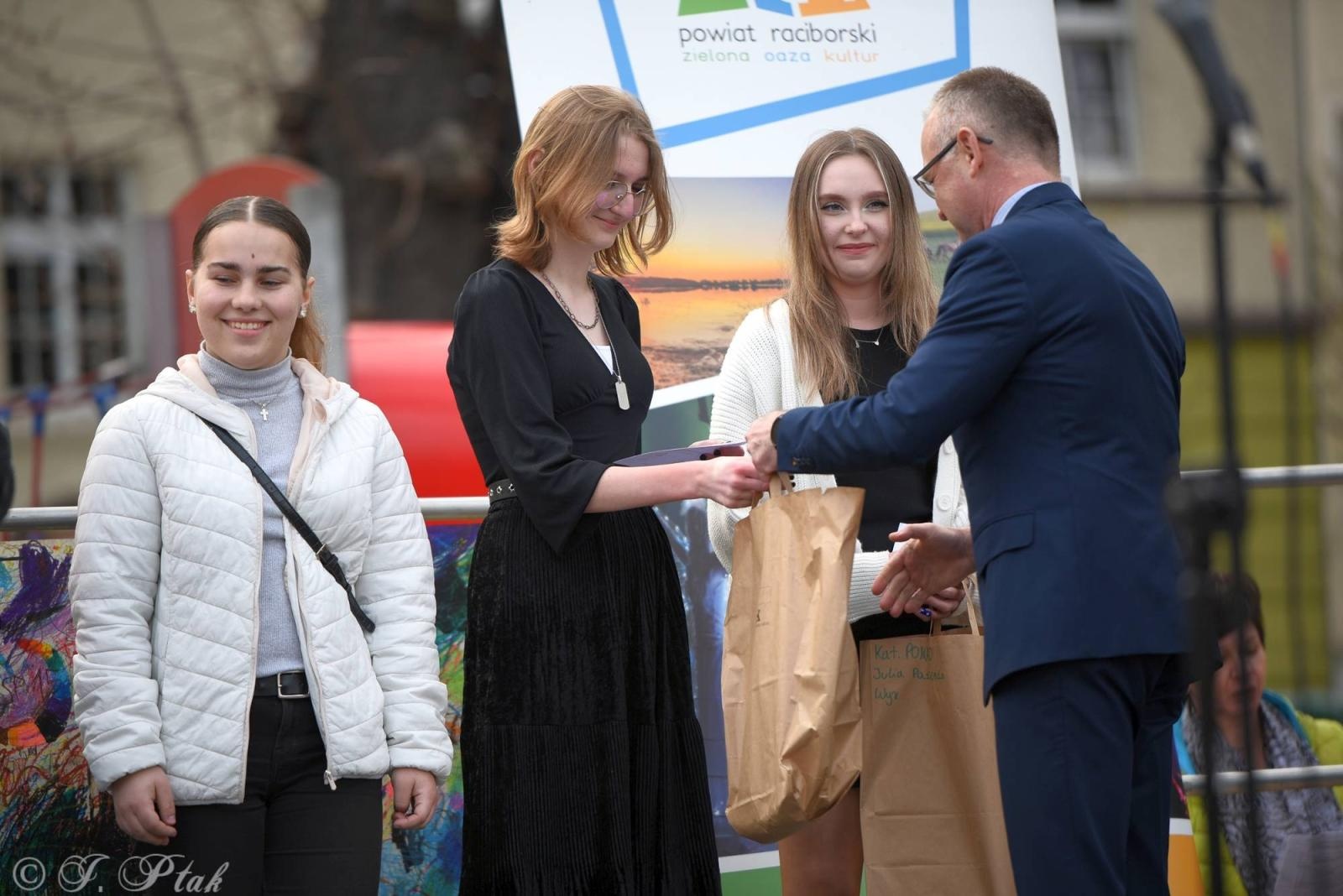 Zdjęcie w galerii na portalu naszraciborz.pl: Piknik na powitanie wiosny w parku Jordanowskim [FOTO i WIDEO] wiadomości z regionu