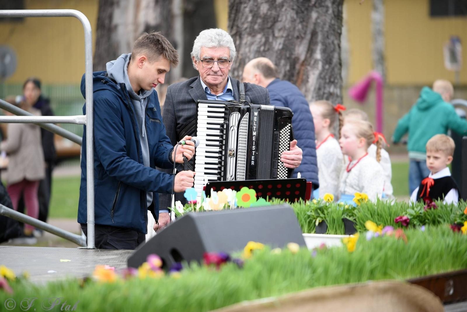 Zdjęcie w galerii na portalu naszraciborz.pl: Piknik na powitanie wiosny w parku Jordanowskim [FOTO i WIDEO] wiadomości z regionu