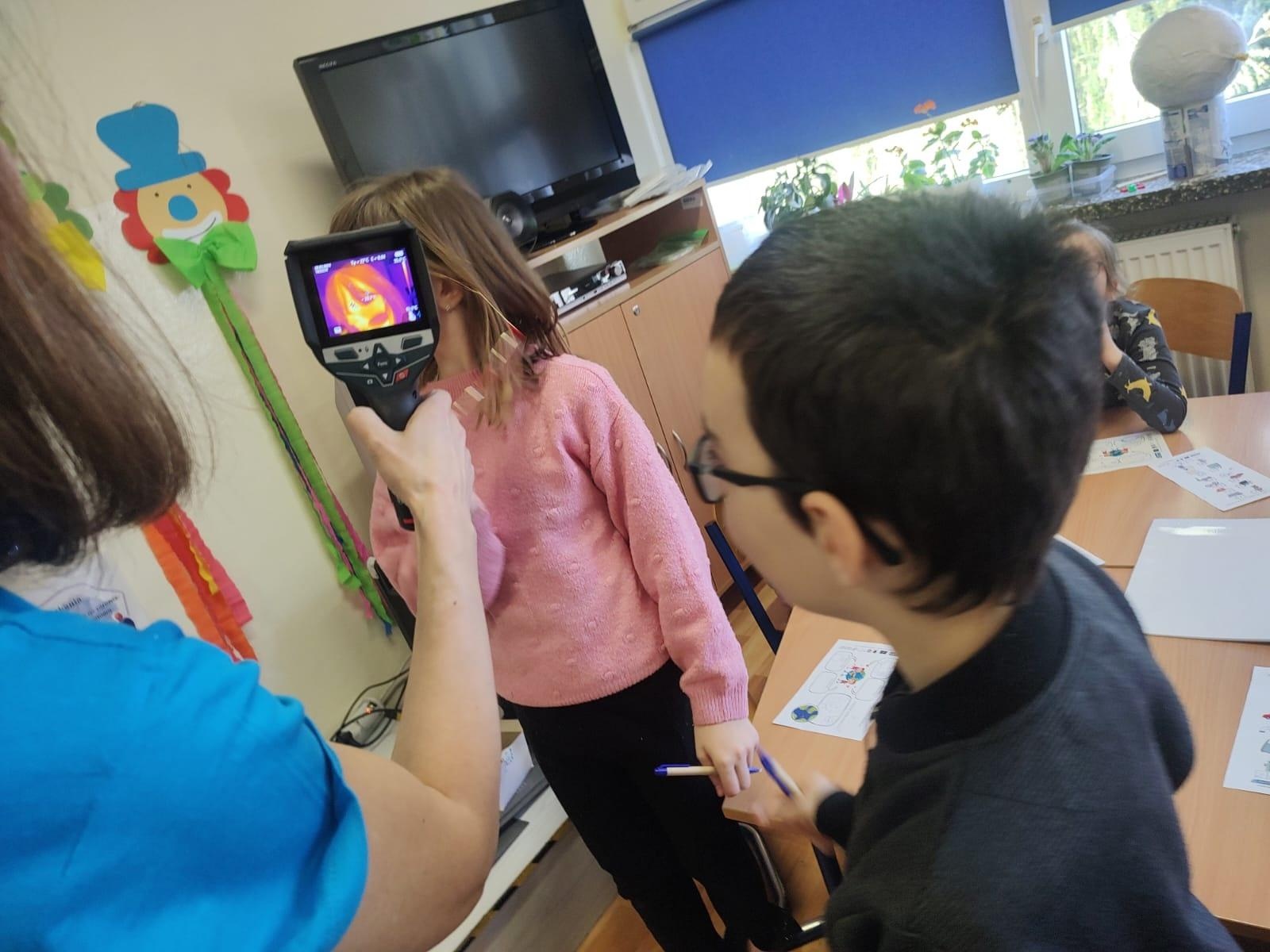 Zdjęcie w galerii na portalu naszraciborz.pl: Edukacja antysmogowa z ekodoradczyni w SP 15 wiadomości z regionu