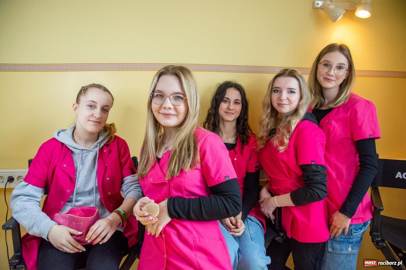 Zdjęcie w galerii na portalu naszraciborz.pl: Smakołyki, projekty, piękne paznokcie i fryzury - dzień otwarty w CKZiU nr 1 wiadomości z regionu