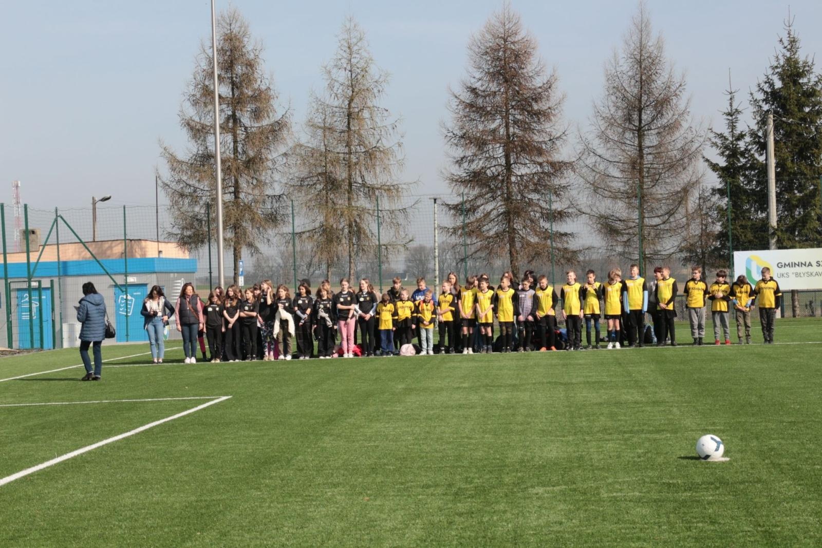 Zdjęcie w galerii na portalu naszraciborz.pl: W Kornowacu otwarto pierwsze w powiecie boisko ze sztuczną nawierzchnią wiadomości z regionu