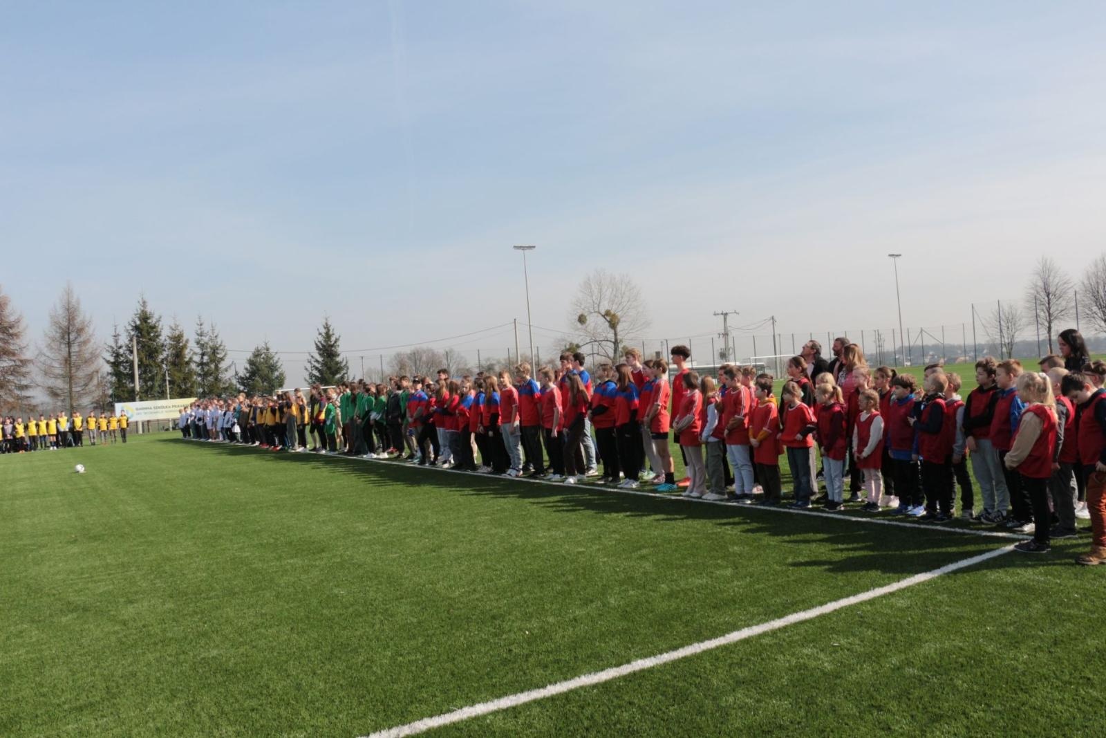 Zdjęcie w galerii na portalu naszraciborz.pl: W Kornowacu otwarto pierwsze w powiecie boisko ze sztuczną nawierzchnią wiadomości z regionu